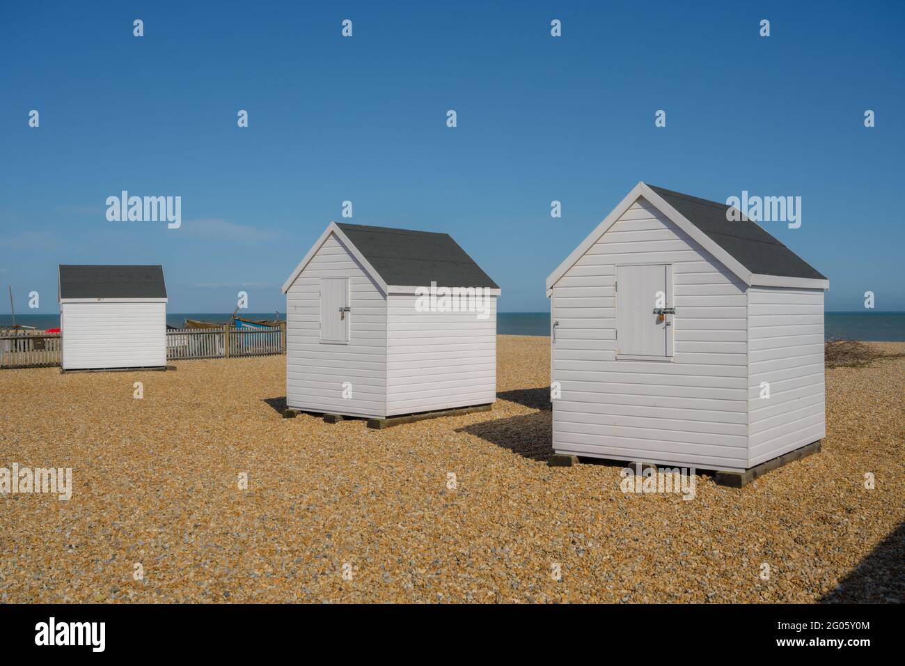 New Beach huttes sur la plage à Walmer Kent. Banque D'Images