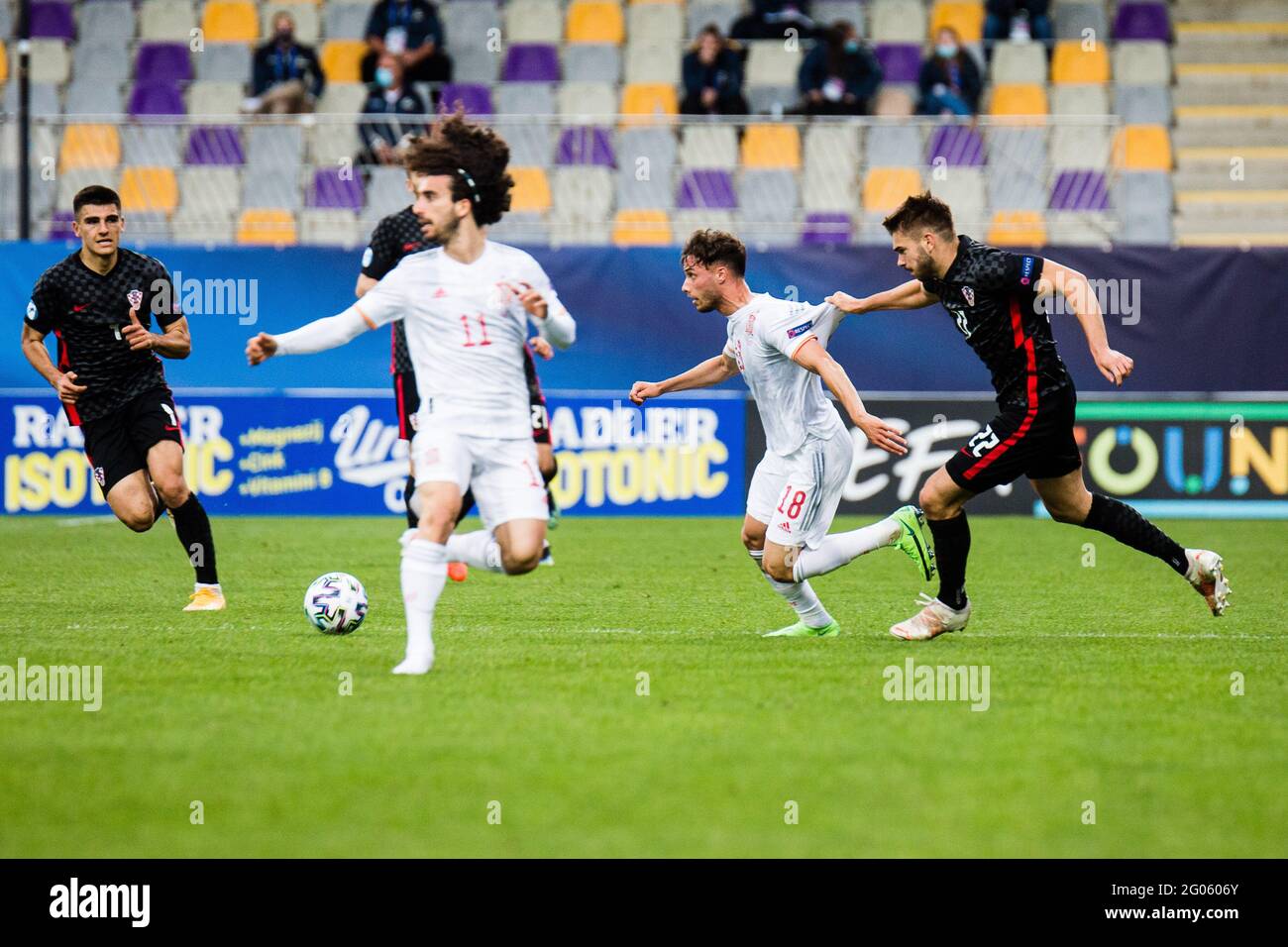 MARIBOR, SLOVÉNIE - MAI 31: Javier Puado d'Espagne contre Mario Vušković de Croatie lors du Championnat européen des moins de 21 ans 2021 de l'UEFA entre l'Espagne et la Croatie à Stadion Ljudski vrt le 31 mai 2021 à Maribor, Slovénie. (Photo de Grega Valancic/MB Media) Banque D'Images