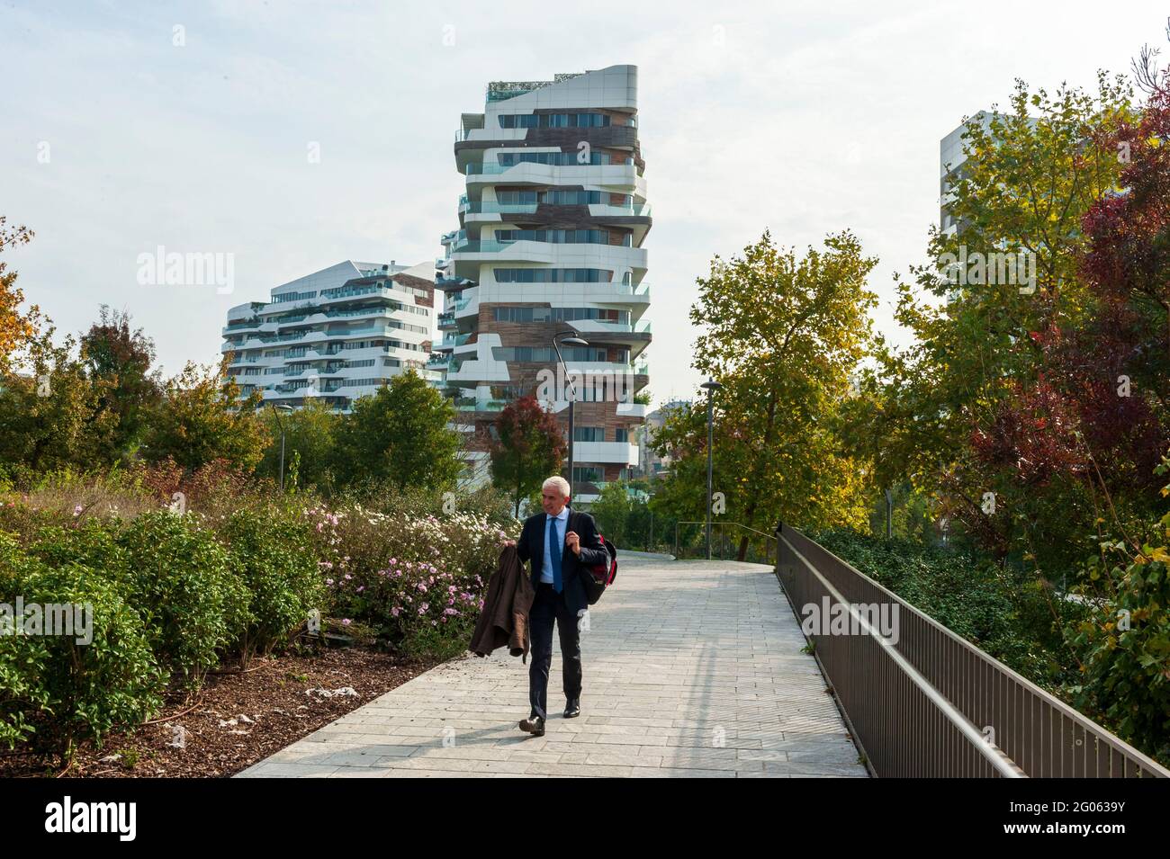 Vue sur les résidences Hadid: Balcons angulaires et lambris caractérisent ces logements par l'architecte Zaha Hadid, situé dans le f de Milan Banque D'Images