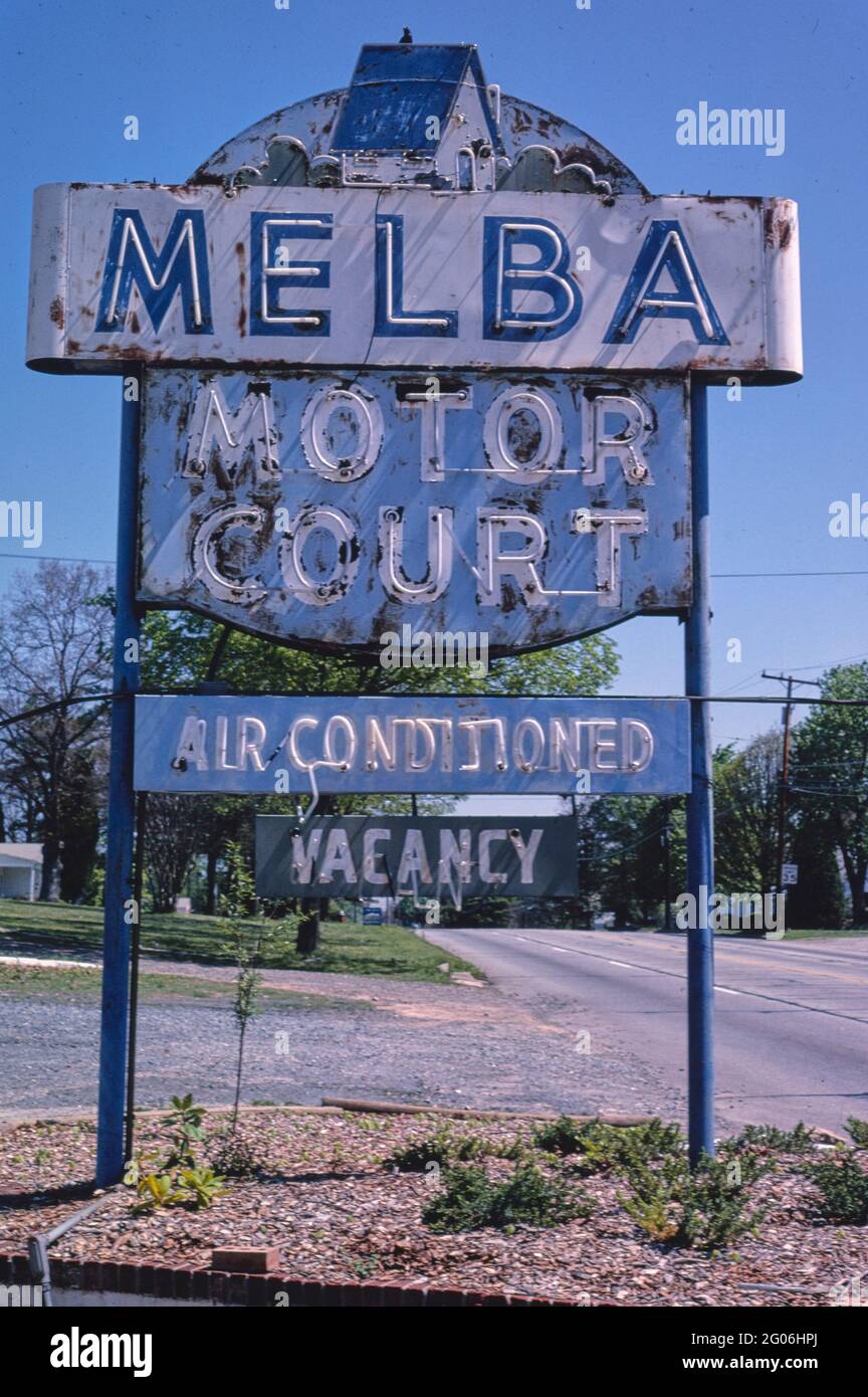 Années 1980 États-Unis - panneau Melba Motor court, Route29 & 70, Spencer, Caroline du Nord 1982 Banque D'Images