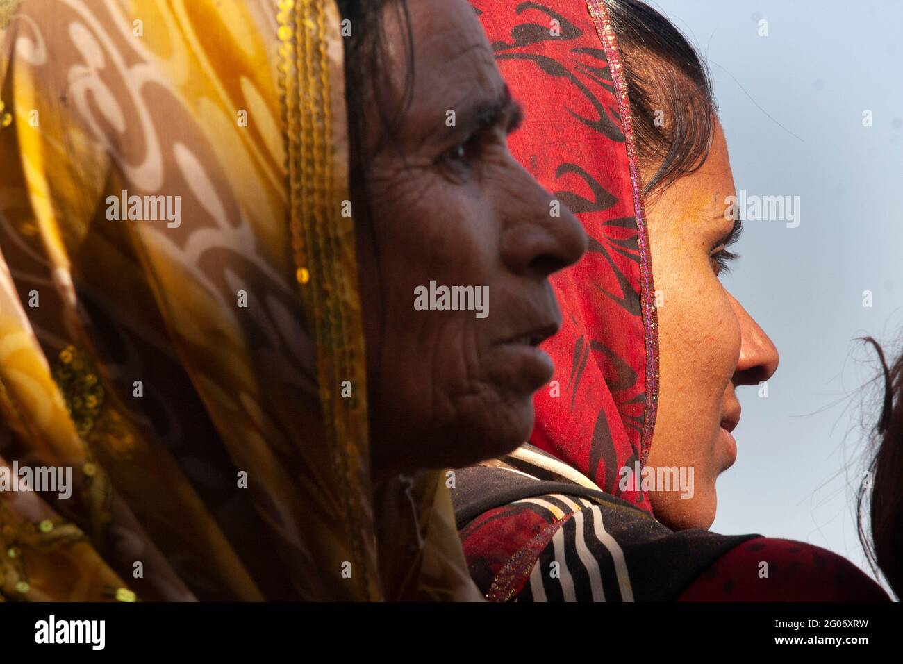 Femme indienne avec robe traditionnelle colorée Banque D'Images