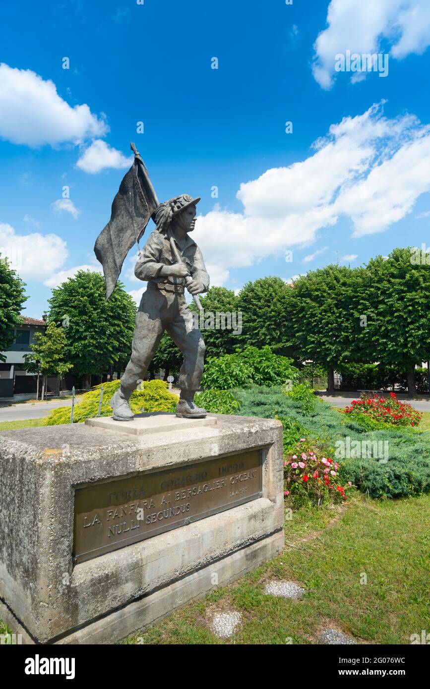 Italie, Lombardie, Orzinuovi, Bersaglieri Monument corps de l'armée italienne Banque D'Images