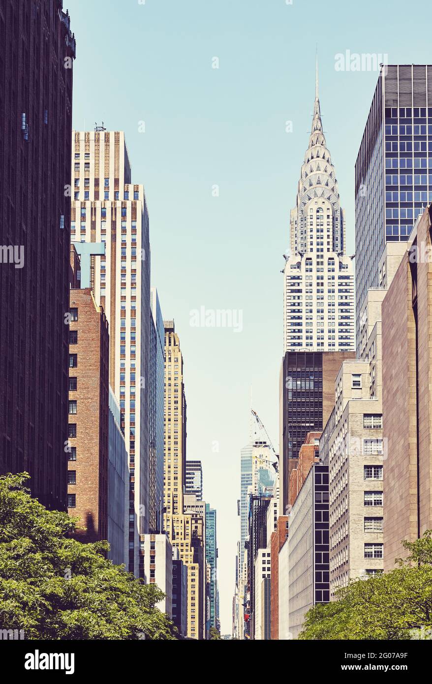 Paysage urbain de Manhattan le long de East 42nd Street, image colorée, New York City, Etats-Unis. Banque D'Images