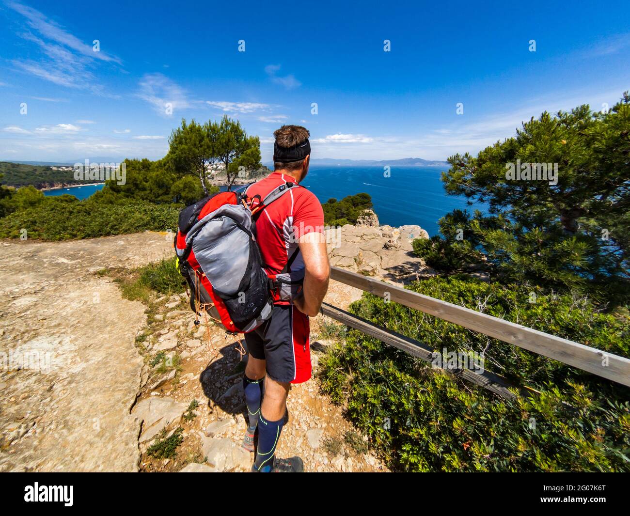 Vacances de randonnée le long du sentier côtier espagnol de la Costa Brava, également connu sous le nom de GR92 Cami de Ronda, en direction de l'Escala Banque D'Images