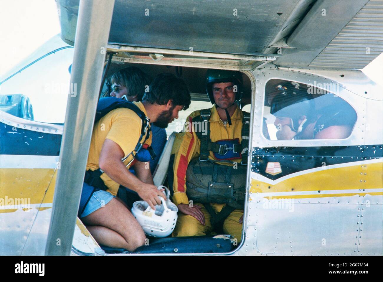 Parachutisme, parachute et parachutisme avec Jeff Krotz 1982 à Simcoe Ontario Canada Banque D'Images
