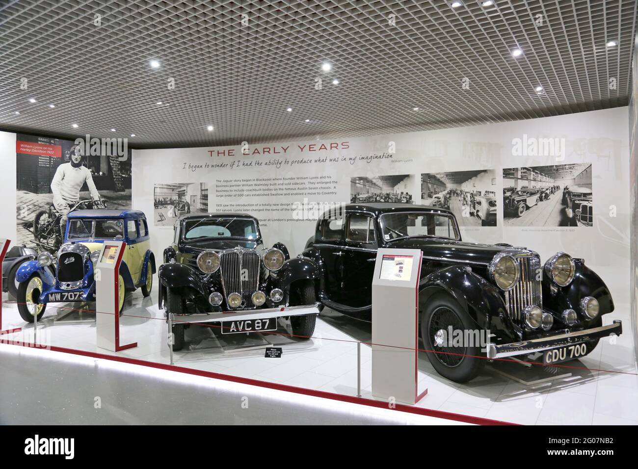 Austin Seven Swallow (1931), SS Airline (1935) et SS Jaguar 2.5 litres (1937), Coventry transport Museum, Coventry, West Midlands, Angleterre, Royaume-Uni, Europe Banque D'Images