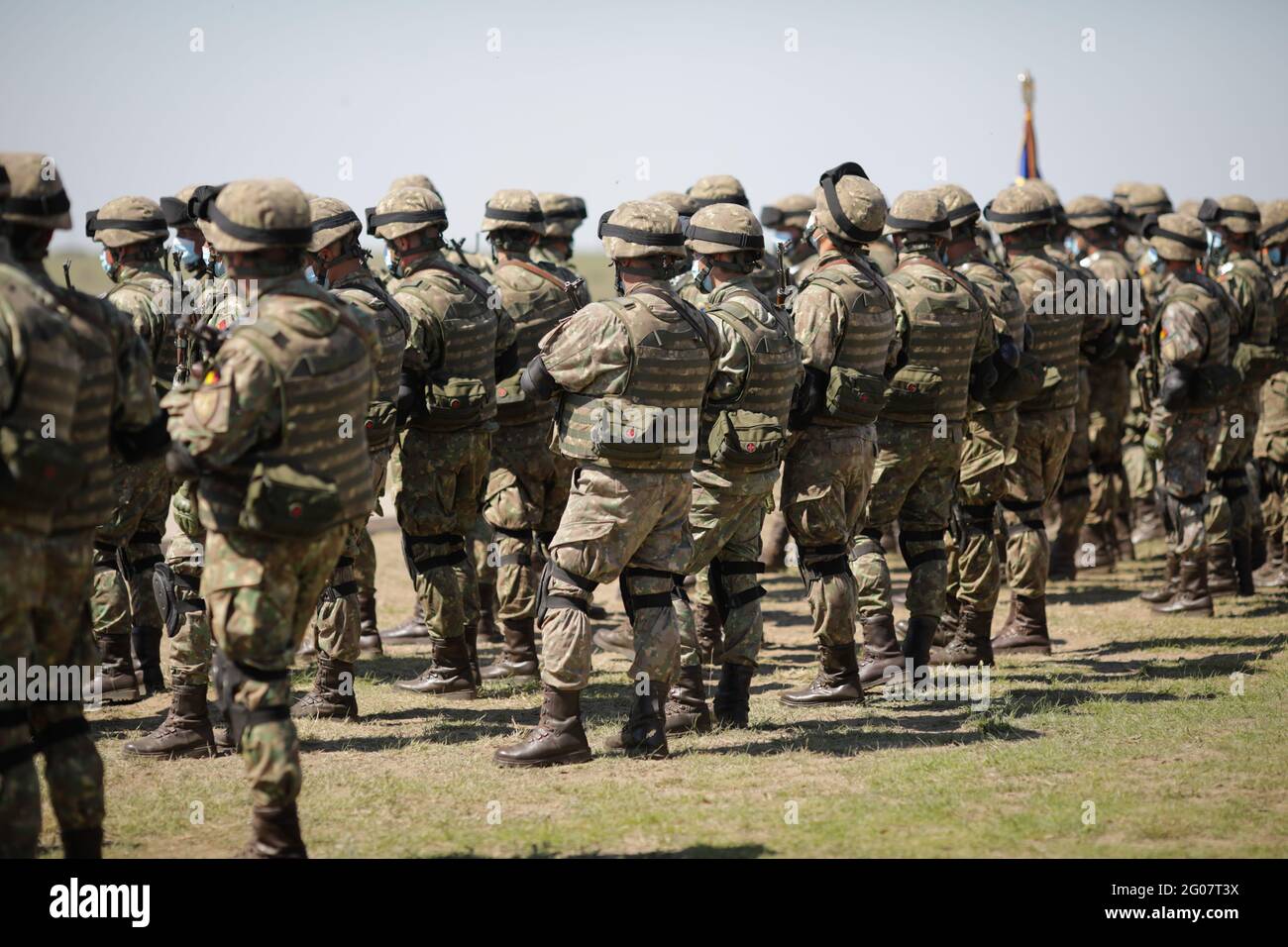 Smardan, Roumanie - 11 mai 2021 : des soldats roumains participent à un exercice militaire conjoint dans le champ de tir de Smardan, dans le sud-est de la Roumanie. Banque D'Images