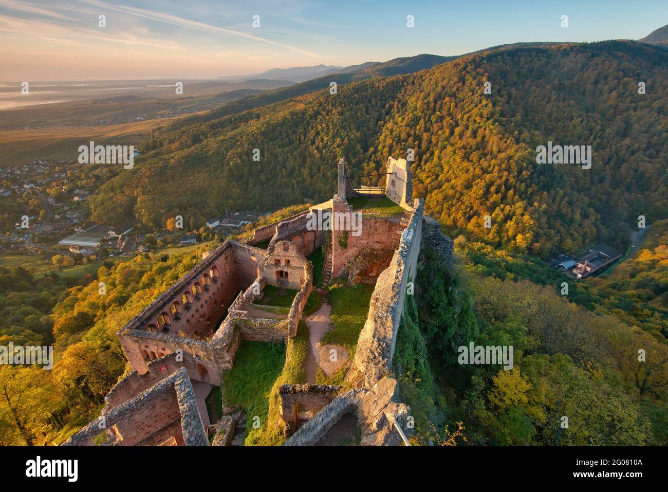 FRANCE, HAUT-RHIN (68), RIBEAUVILLE, ST. CHÂTEAU D'ULRICH EN AUTOMNE Banque D'Images