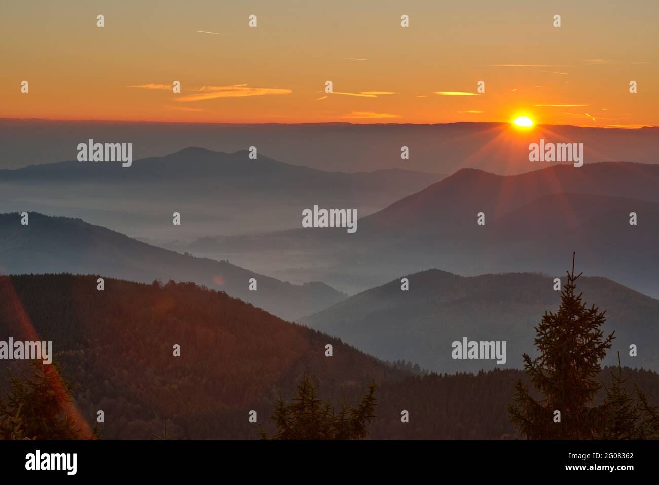 FRANCE, BAS-RHIN (67), URBEIS, VAL DE VILLE AU LEVER DU SOLEIL VU DU SOMMET DE CLIMONT Banque D'Images