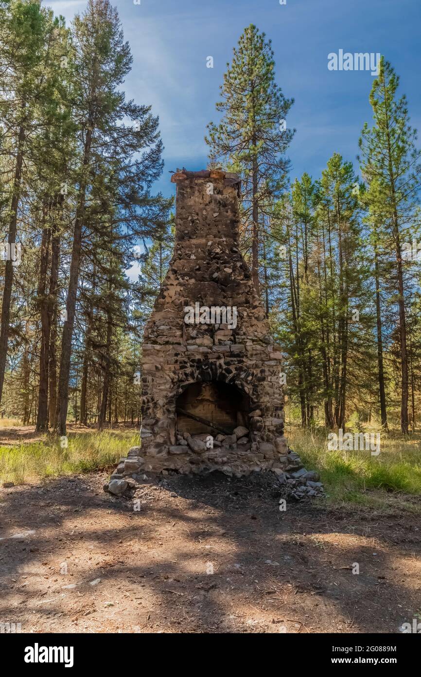 Autrefois le plus grand camp civil conservation corps du pays, maintenant seulement les prairies, les fondations, et les cheminées marquent l'emplacement de Ninemile CCC Cam Banque D'Images