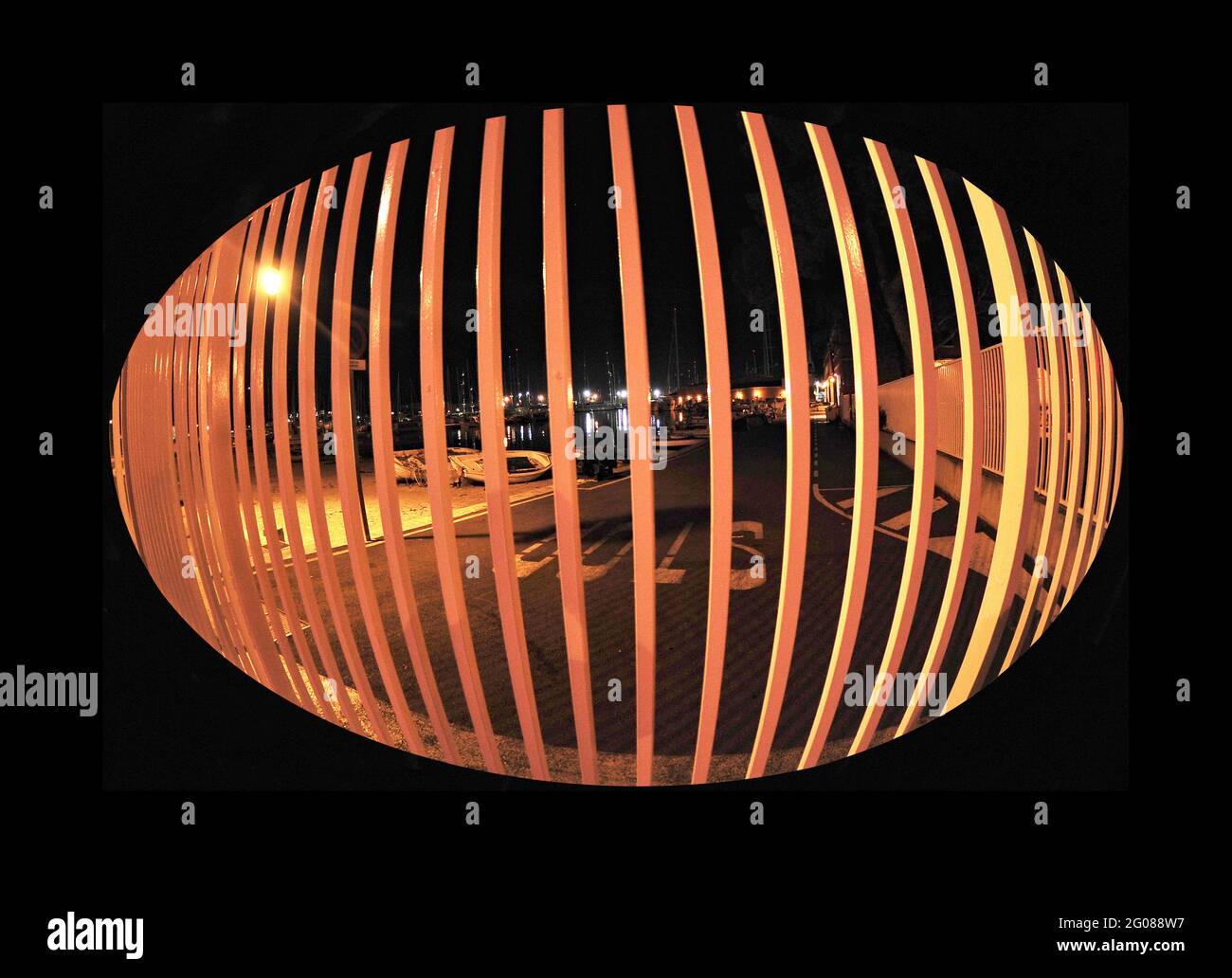 Cancellata fotografata con un fisheye e tagliata a forma ovale Banque D'Images