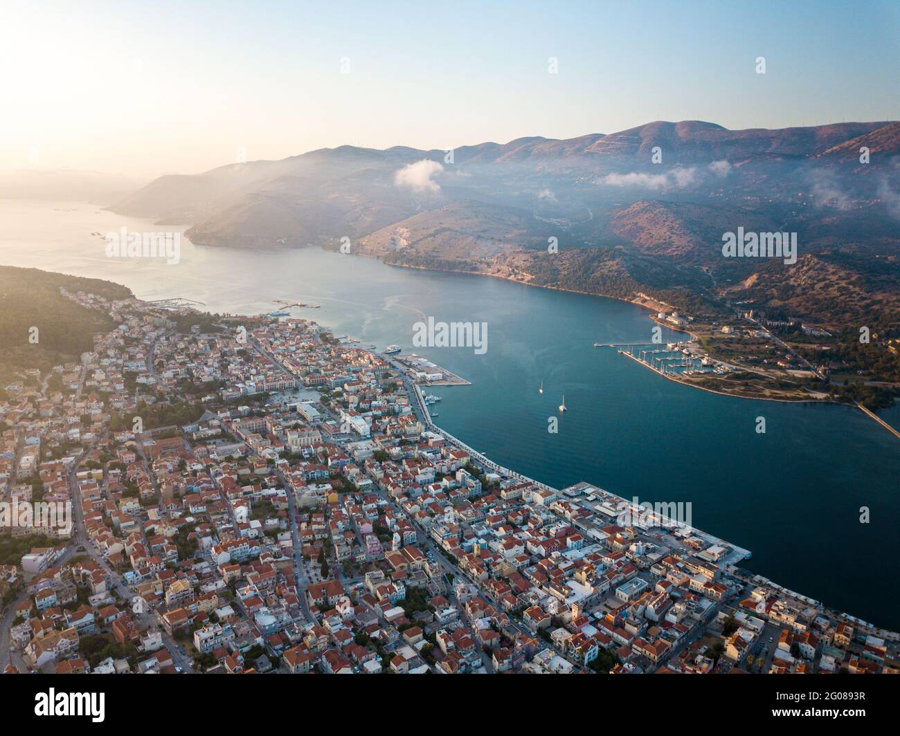 Vue panoramique sur la magnifique ville côtière Argostoli, la capitale de l'île de Kefalonia Banque D'Images