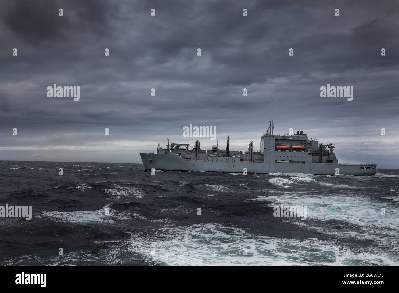 USNS William McLean un lubrificateur de flotte appartenant à la classe Lewis et Clark exploité par le Commandement du Sealift militaire au nom de la Marine américaine Banque D'Images USNS William McLean un lubrificateur de flotte appartenant à la classe Lewis et Clark exploité par le Commandement du Sealift militaire au nom de la Marine américaine Banque D'Images