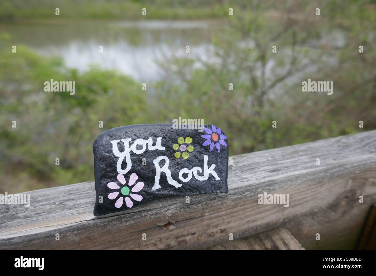 Gros plan de You Rock message peint sur le rocher de la bonté Banque D'Images