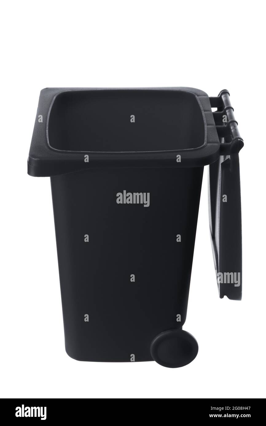 Poubelle Noire En Plastique Isolee Sur Fond Blanc Photo Stock Alamy