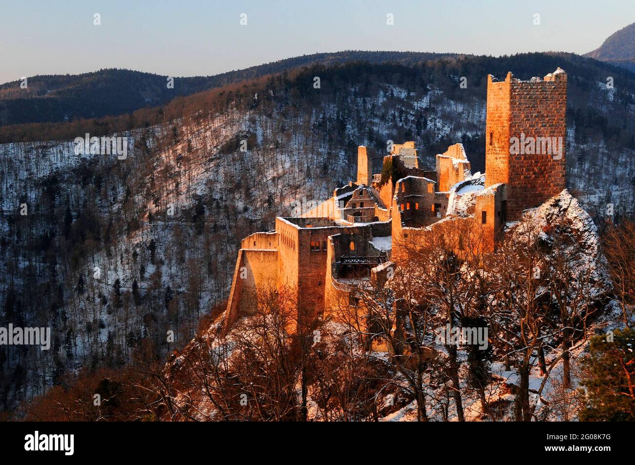 FRANCE. BAS-RHIN (67). RIBEAUVILLE, CHÂTEAU DE SAINT-ULRICH EN HIVER Banque D'Images