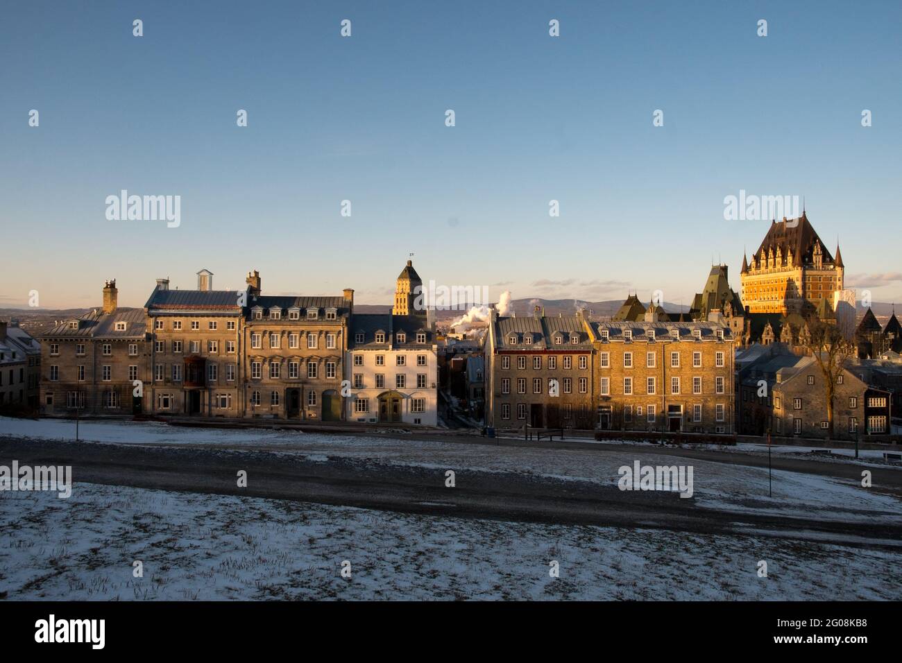 Maisons historiques dans la ville fortifiée de Québec, Canada, en soirée d'hiver Banque D'Images