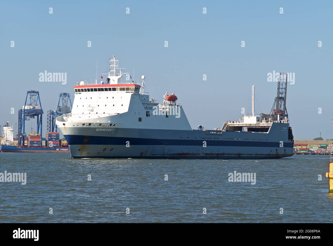 RO-RO (Roll On - Roll Off) navire de cargaison Somerset entrant dans le port de Harwich Essex Royaume-Uni Banque D'Images