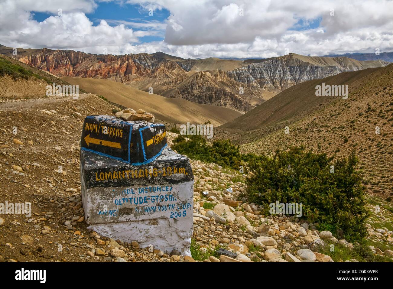 Panneau routier au nord de NYI la en route vers Ghemi (Ghami), Tsarang et Lo Manthang dans Upper Mustang. Banque D'Images