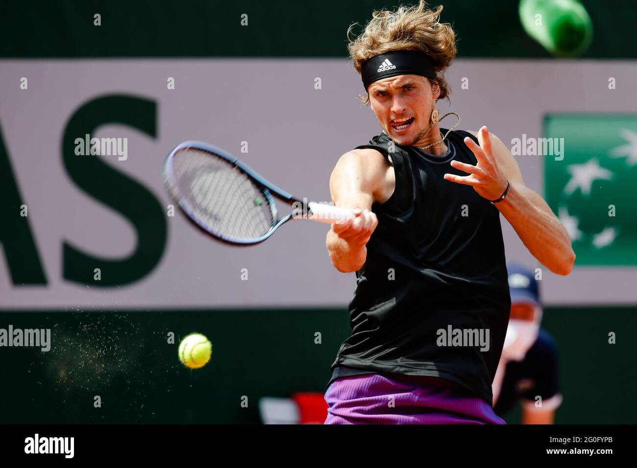 Paris, France. 2 juin 2021. Alexander Zverev, d'Allemagne, est en action lors du tournoi de tennis Grand Chelem ouvert en 2021 à Roland Garros, Paris, France. Frank Molter/Alamy Actualités en direct Banque D'Images