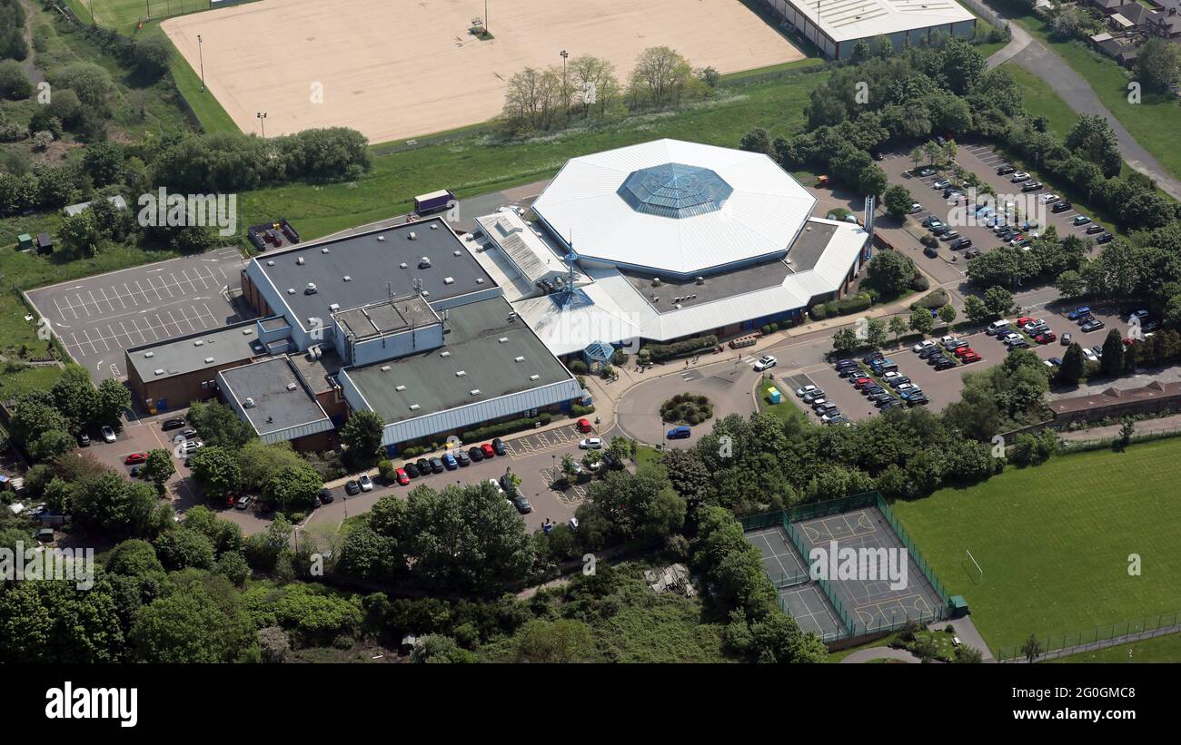 Vue aérienne du complexe de loisirs Barnsley Metrodome, dans le Yorkshire du Sud Banque D'Images