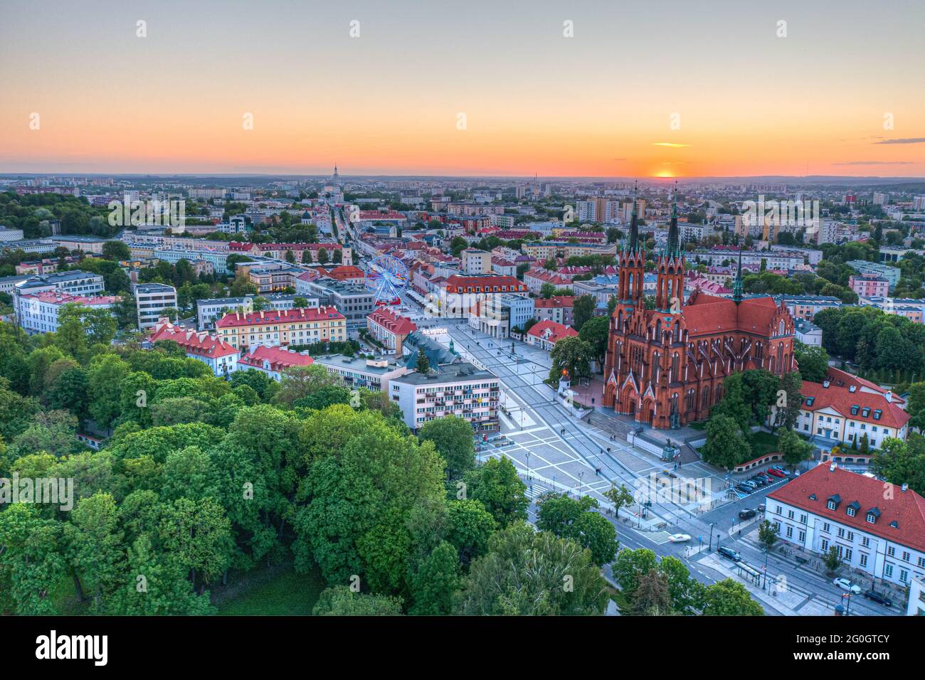 Vue aérienne du coucher de soleil sur la ville de Bialystok, Pologne Banque D'Images