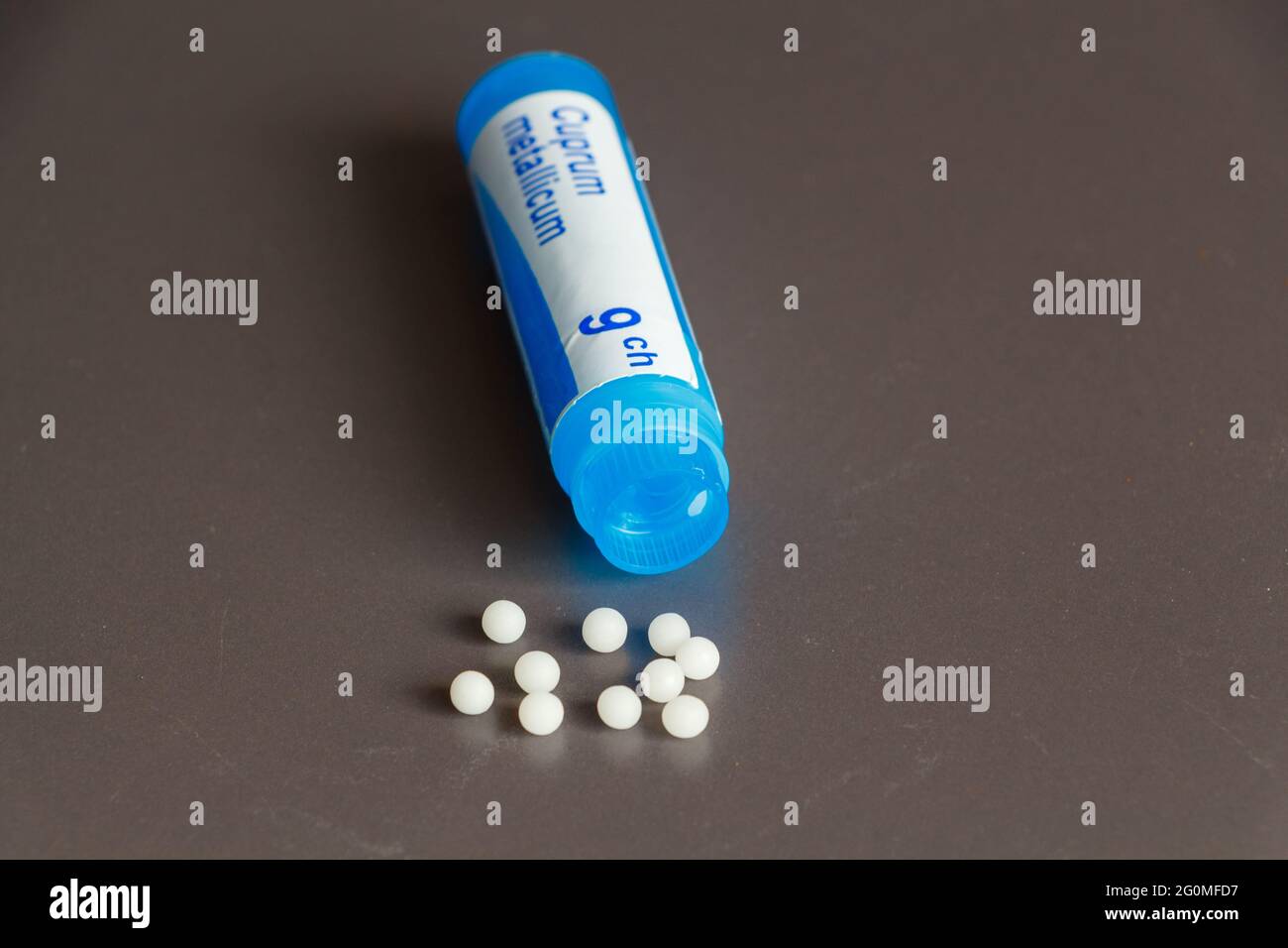 Tube d'homéopathie et granulés pour traitement alternatif Banque D'Images