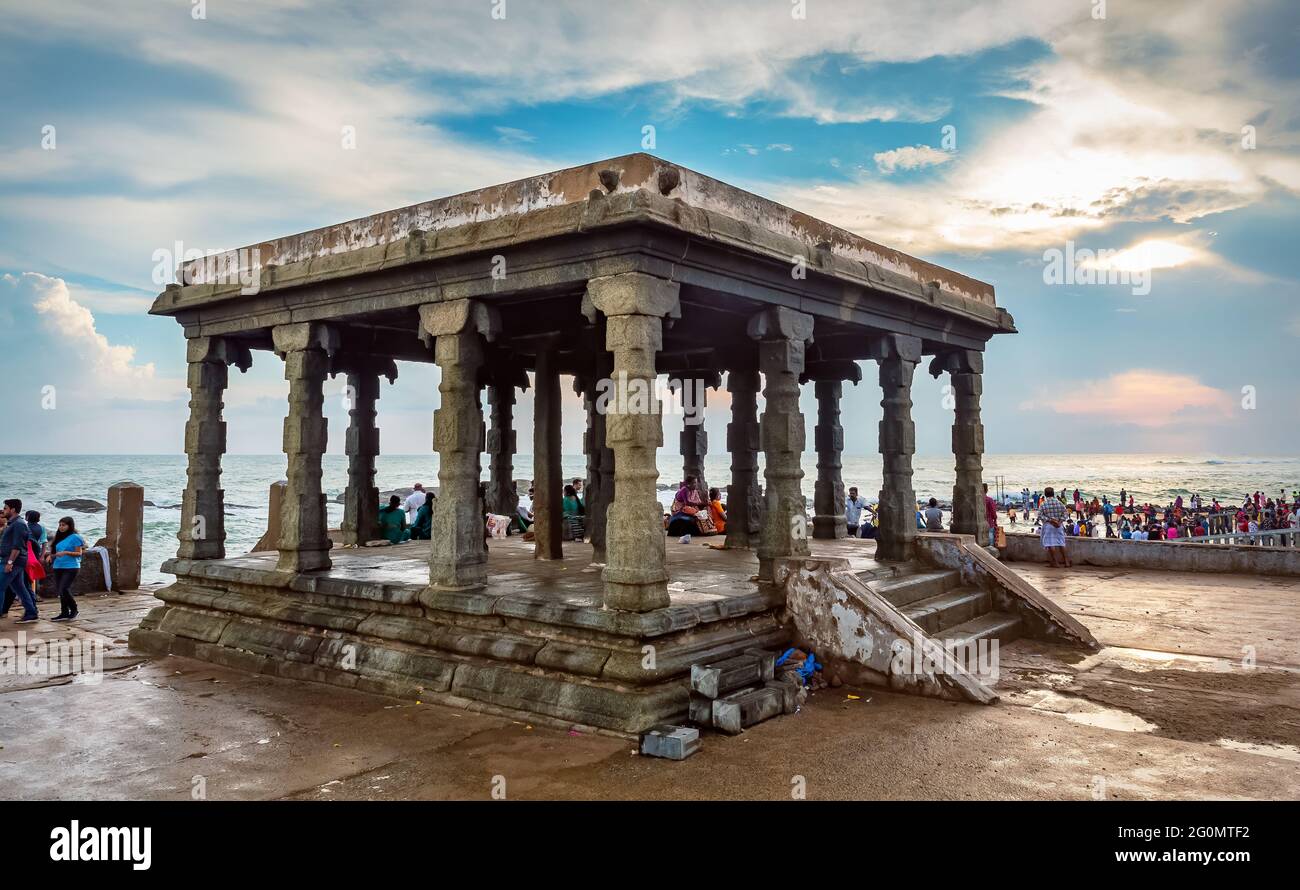 Kanyakumari, Tamilnadu, Inde.06 novembre 2020. Mandapam à la plage de Kanyakumari dans le climat de la mousson. Banque D'Images