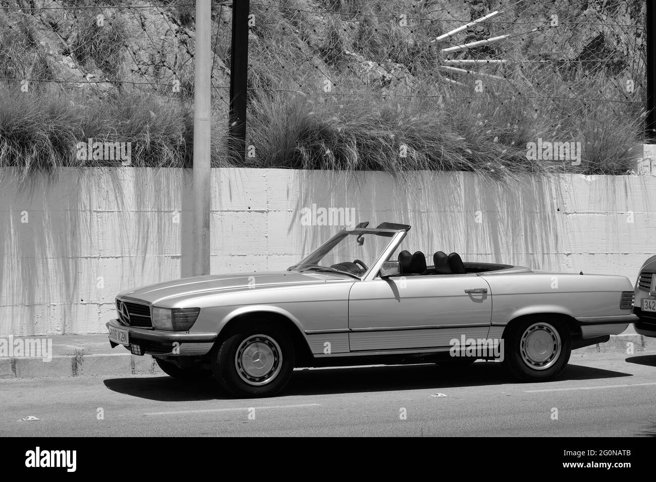 1971-1989 Mercedes-Benz SLC (R107) garée à Benalmadena Costa, Malaga, Espagne. Banque D'Images
