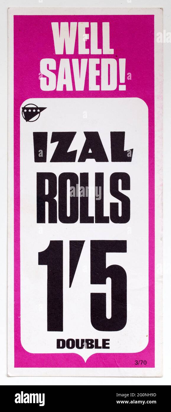 Étiquette d'affichage du prix de vente des années 1970 pour rouleaux de toilettes Izal Banque D'Images