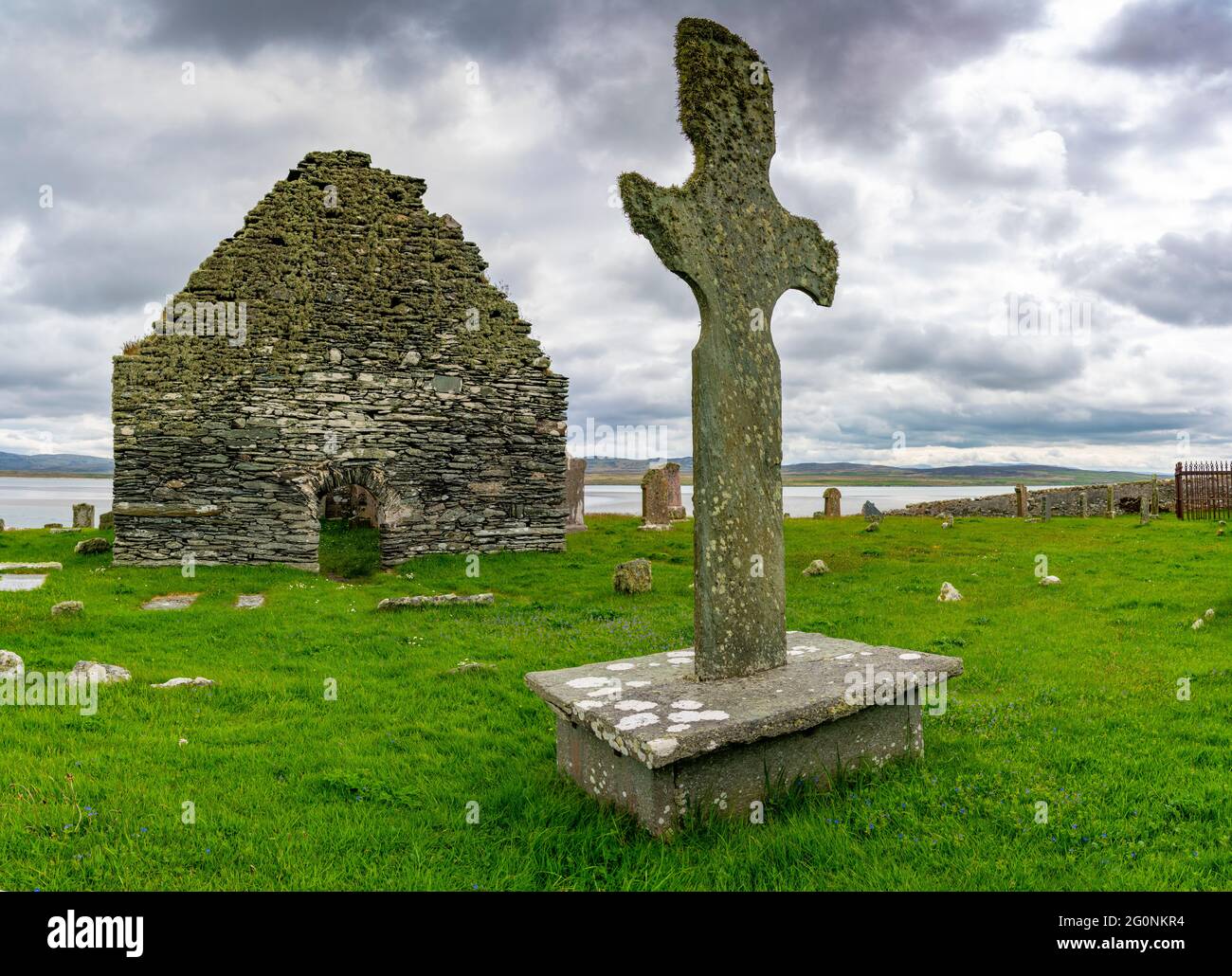 Vue extérieure de la chapelle Kilnave et Croix à côté de l'ouest Loch Gruinart, Islay, Argyll & Bute, Inner Hebrides, Écosse Banque D'Images