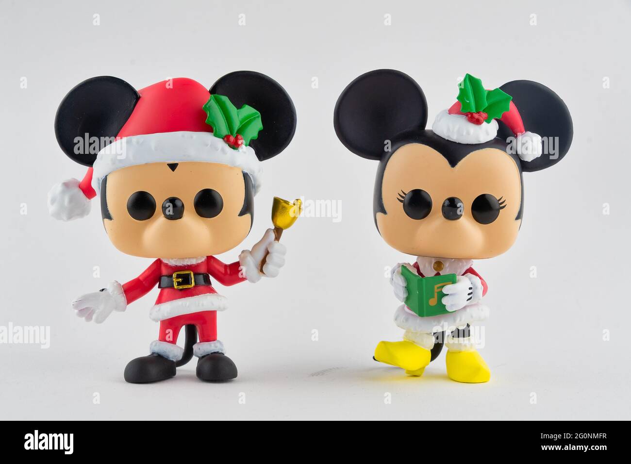 CHESTER, ROYAUME-UNI - 8 MAI 2021 : figurine Mickey et Minnie Mouse Funko  Pop en costume de Noël Photo Stock - Alamy