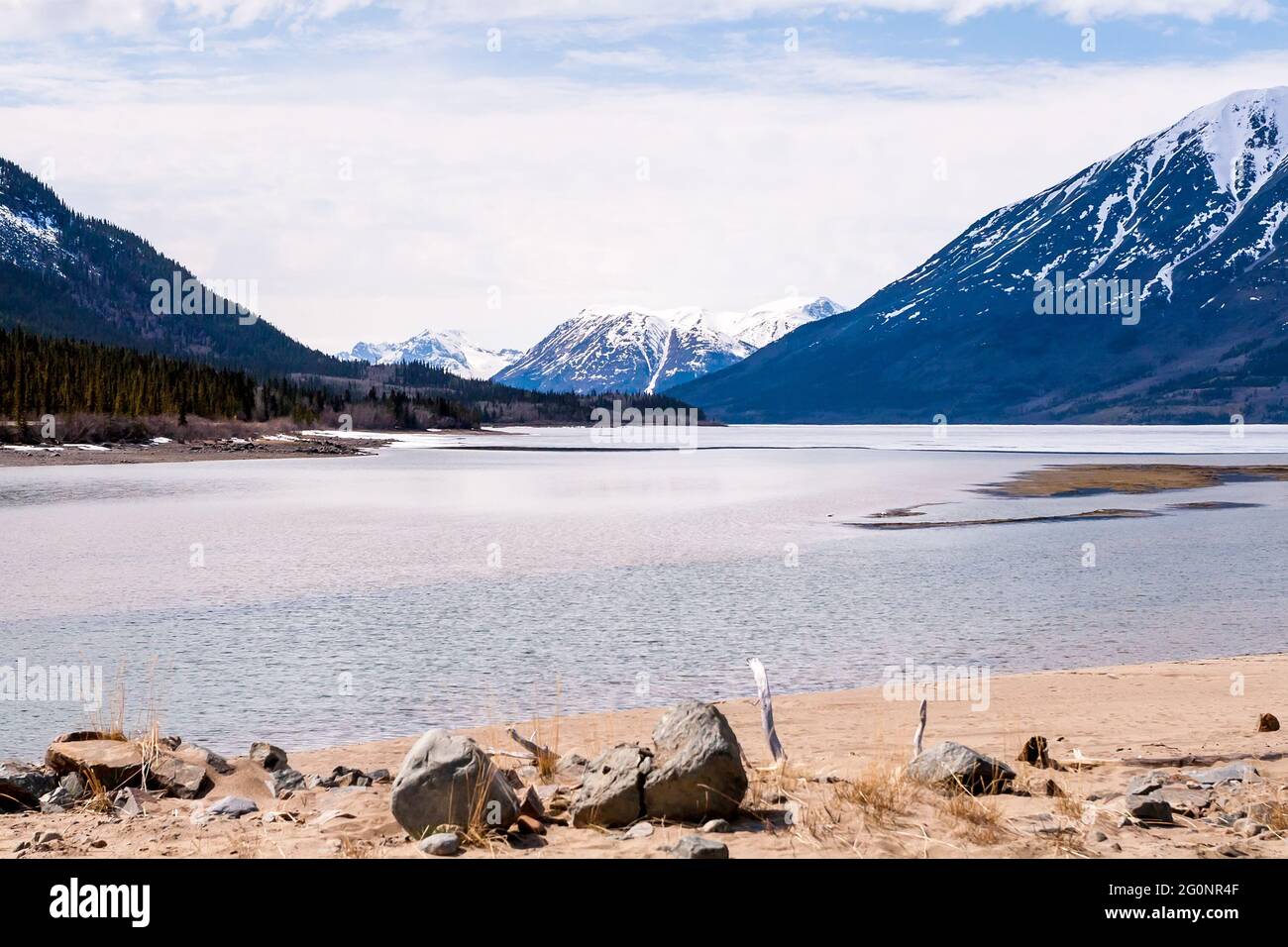 Lac Bennett, vue depuis la plage Bennett, à Carcross, au Yukon, au Canada Banque D'Images