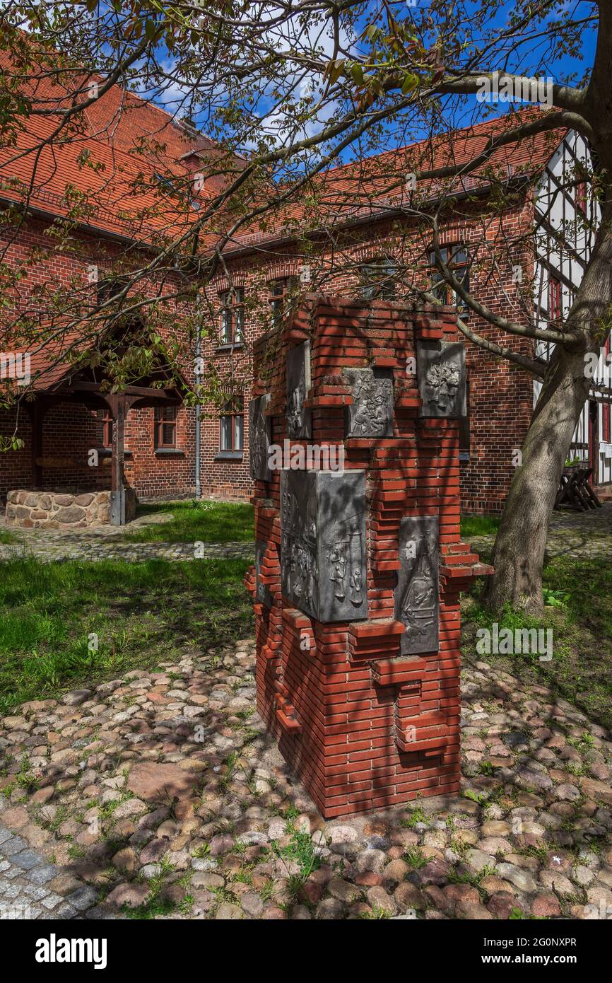 JUETERBOG, ALLEMAGNE - 23 MAI 2021 : cour de l'hôtel de ville. Juterbog est une ville historique du nord-est de l'Allemagne, dans le quartier de Brandebourg. Banque D'Images