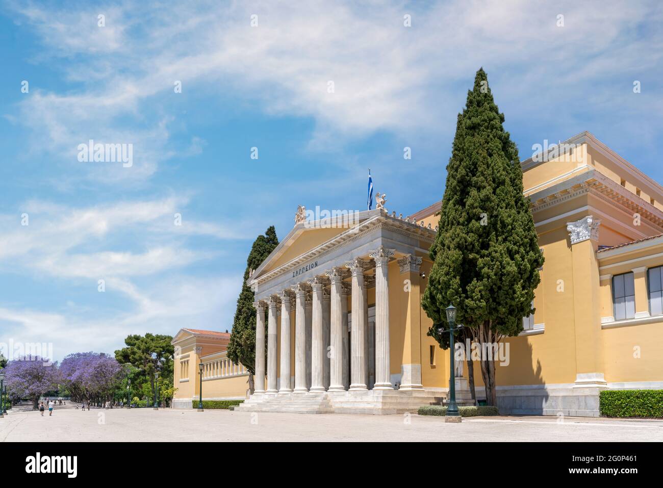 Athènes, Attique, Grèce. Le Zappeion Hall est un bâtiment néoclassique situé dans le parc national des jardins, près de la place Syntagma, dans le centre d'Athènes Banque D'Images