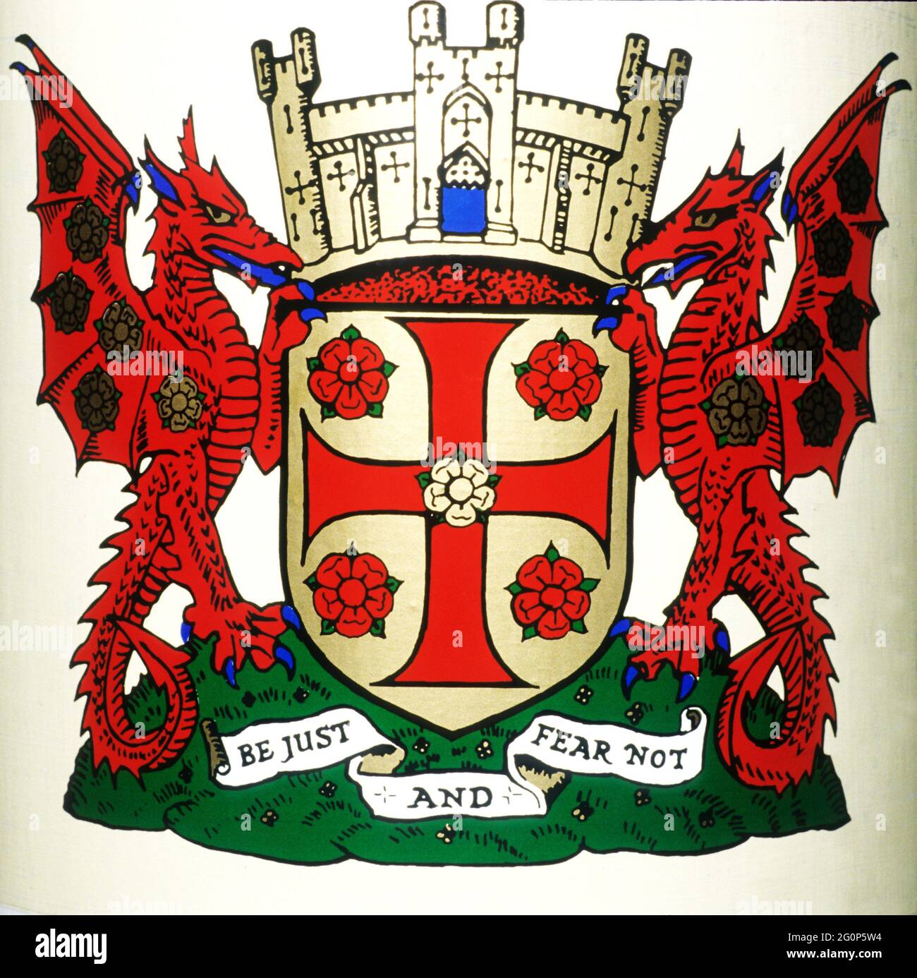Carlisle, armoiries de ville, église Saint-Cuthbert, griffon ailé, griffons, rose rouge, Cumbria, Angleterre, Royaume-Uni Banque D'Images