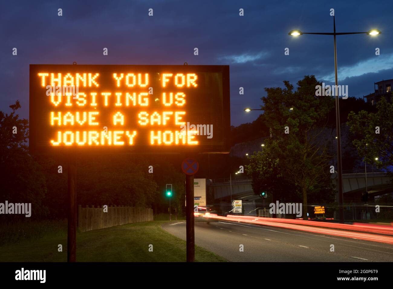 Message de trafic numérique, 'ayez un voyage sûr à la maison' , Kent, Angleterre Banque D'Images