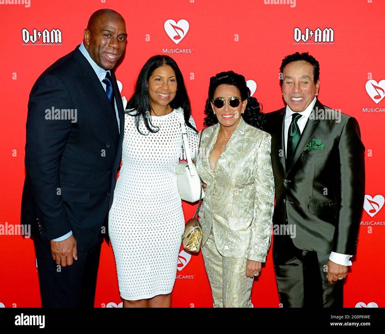 19 mai 2016, Los Angeles, Californie, États-Unis : Magic Johnson, Earlita Kelly, alias cookie Johnson, Frances Glandney et Smokey Robinson participent au 12ème concert annuel d'hommage au Fonds MUSICARES. (Image crédit : © Billy Bennight/ZUMA Wire) Banque D'Images