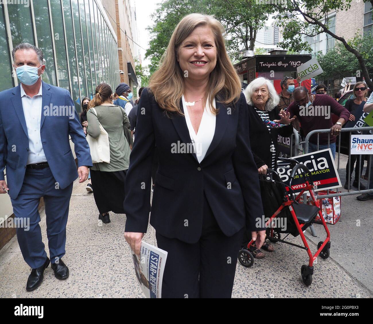 New York, New York, États-Unis. 2 juin 2021. Kathryn Garcia à un New York candidat démocrate Mayoral rassemblement pré-débat le long de Columbus Avenue avant son premier débat sur ABC TV Credit: Debra L. Rothenberg/ZUMA Wire/Alamy Live News Banque D'Images