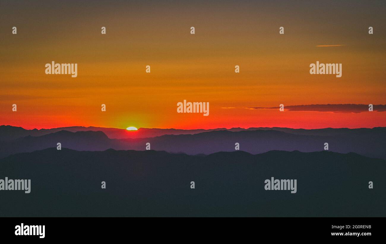 Coucher du soleil sur l'horizon Banque D'Images