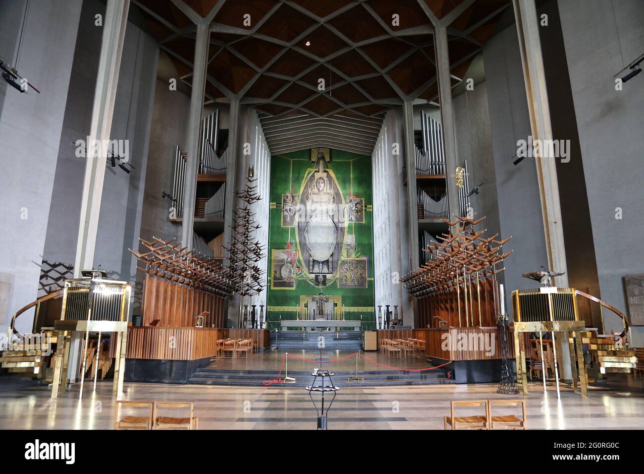 « Christ dans la gloire dans le Tetramorph » (Graham Sutherland, 1962, tapisserie), Chapelle des dames, Cathédrale de Coventry, Coventry, West Midlands, Angleterre Royaume-Uni Europe Banque D'Images