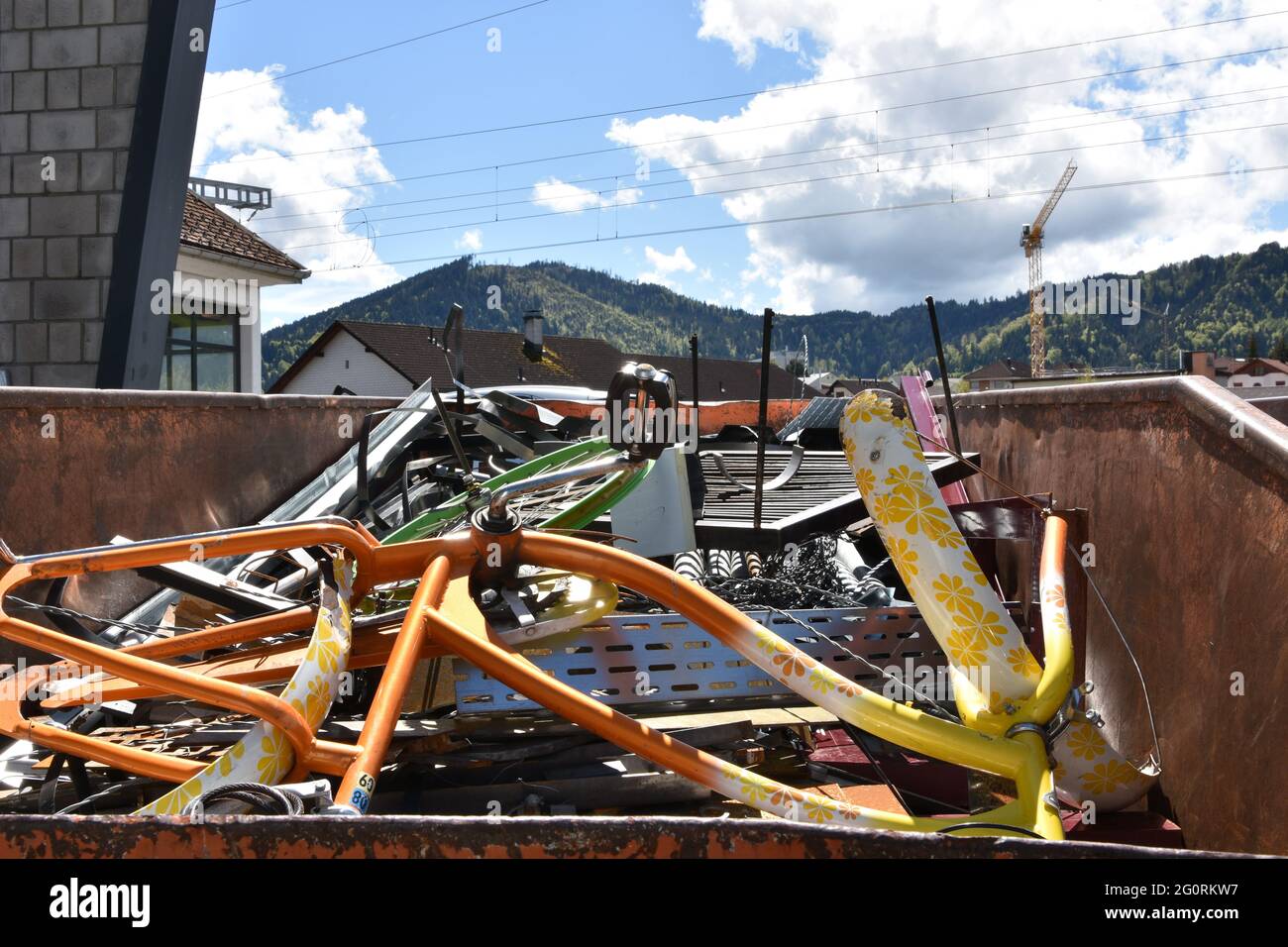 Fer SCAP dans un grand conteneur métallique dans un chantier de collecte de ferraille à Einsiedeln, Suisse. Banque D'Images