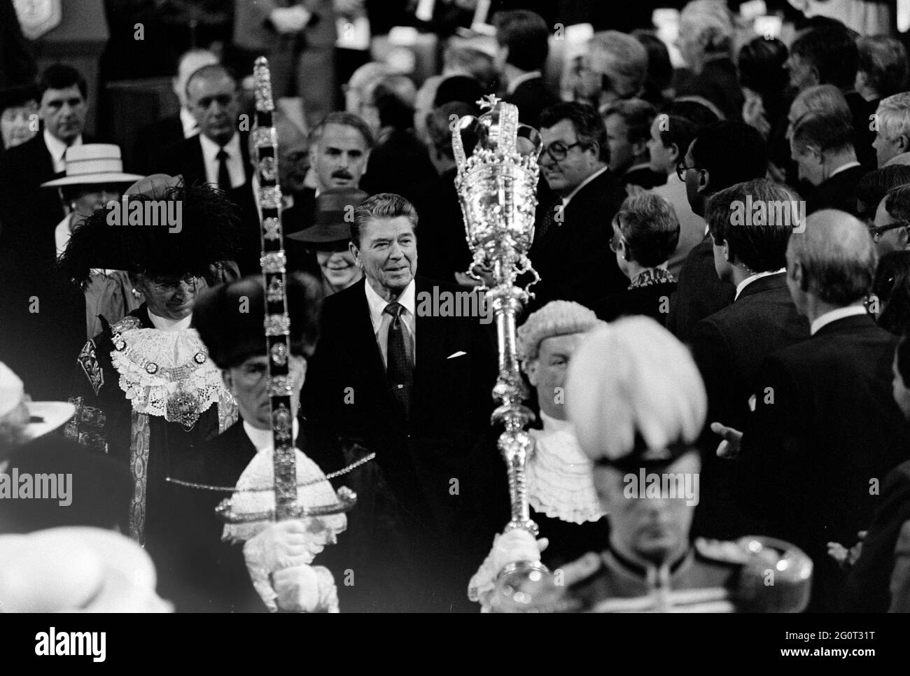 4.6.1988 Président des États-Unis Ronald Reagan avec l'épouse Nancy au Guildhall, Londres. Le premier ministre Margaret Thatcher et son mari Dennis ainsi que d'autres députés sont également présents. Banque D'Images