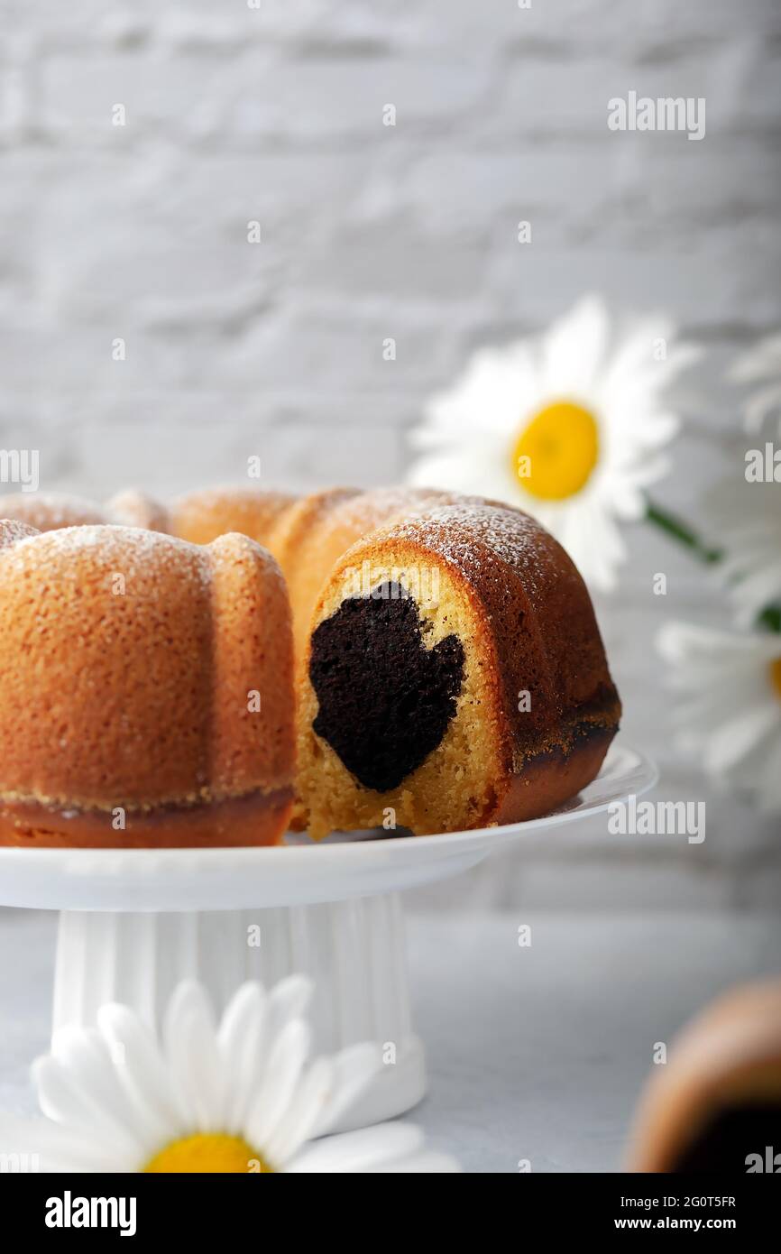 Cake With A Hole Banque D Image Et Photos Alamy Cake With A Hole Banque D Image Et Photos Alamy