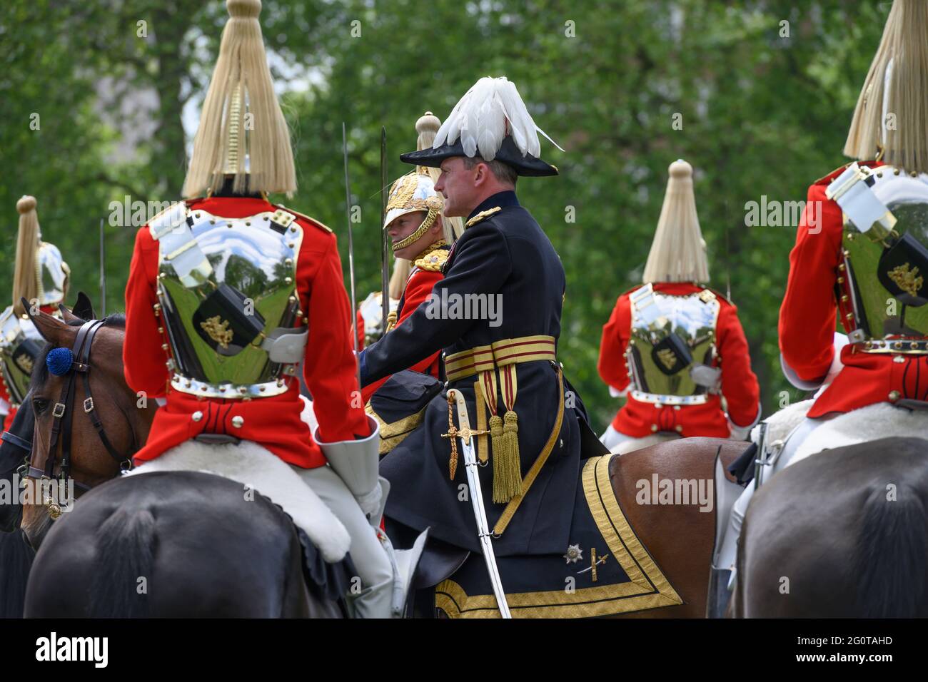 Londres, Royaume-Uni. 3 juin 2021. 2021 inspection annuelle de la cavalerie de la maison à Hyde Park par le major général Christopher John Ghika CBE le commandant général (en photo, plume blanche). Crédit : Malcolm Park/Alay Live News. Banque D'Images