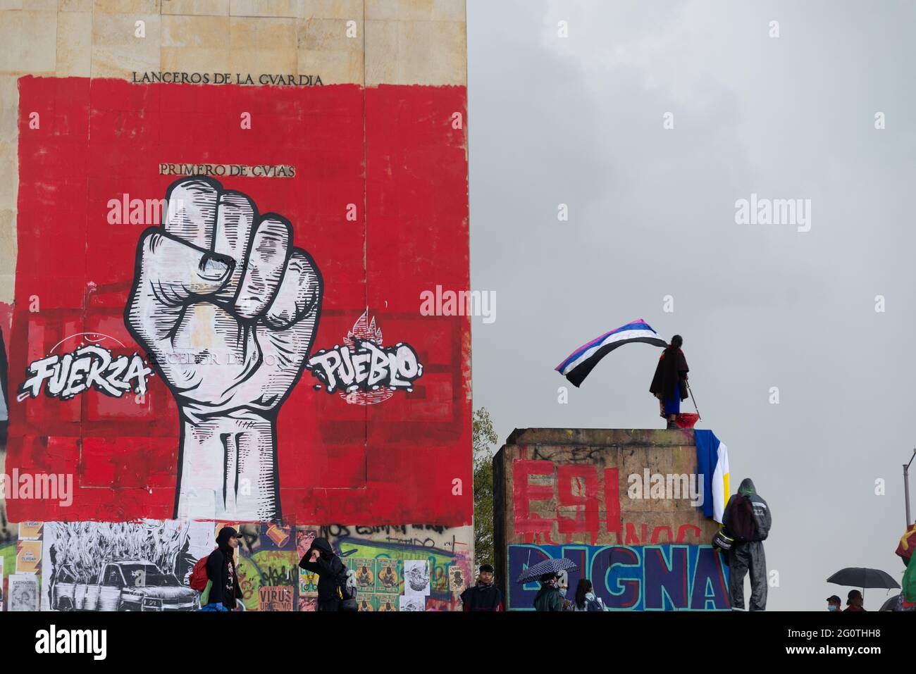 La communauté autochtone 'Misak' a participé à la journée de mobilisation le 2 juin 2021 à Bogota, en Colombie, dans le cadre de la grève nationale qui a déjà pris 35 jours. (Photo de Santiago Villegas/Pacific Press/Sipa USA) crédit: SIPA USA/Alay Live News Banque D'Images