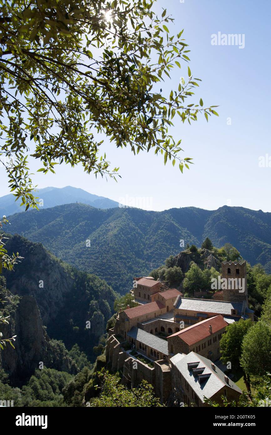 FRANCE. PYRÉNÉES ORIENTALES (66) RÉGION DE CONFLENT. SAINT-MARTIN DE CANIGOU (EN CATALAN : SANT MARTI DEL CANIGO) EST UN MONASTÈRE DE MOINES BÉNÉDICTINS FOU Banque D'Images