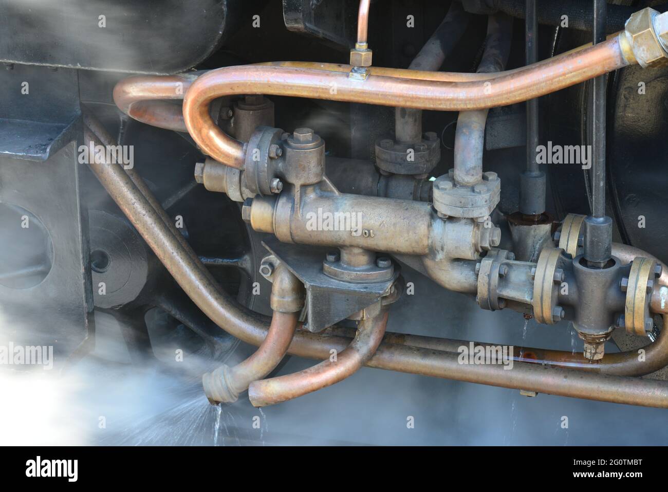 Tuyaux de vapeur sur une locomotive à vapeur. Banque D'Images