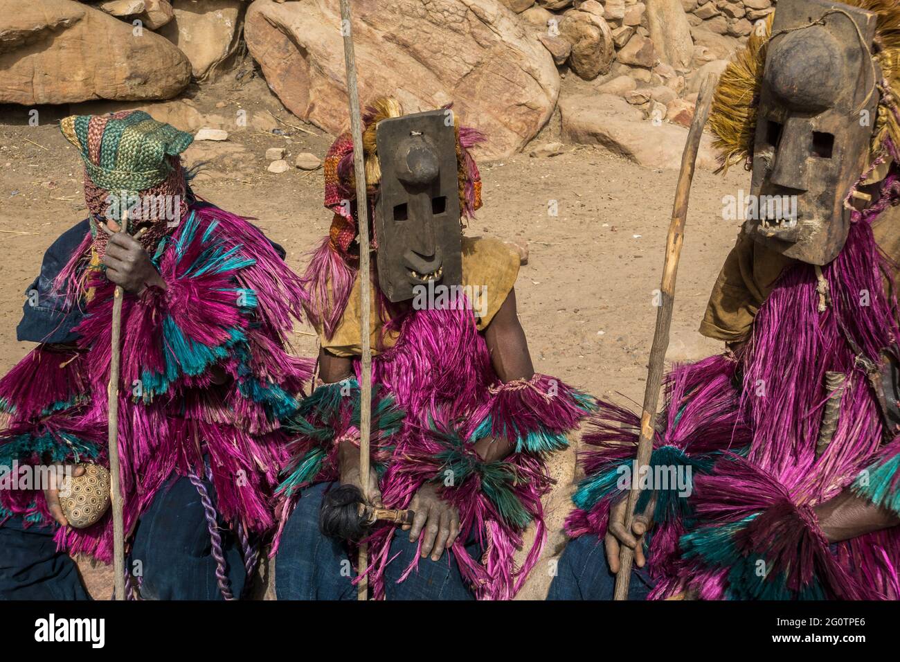 Masque danseurs dans le village de Tielli , pays Dogon, Mali Banque D'Images