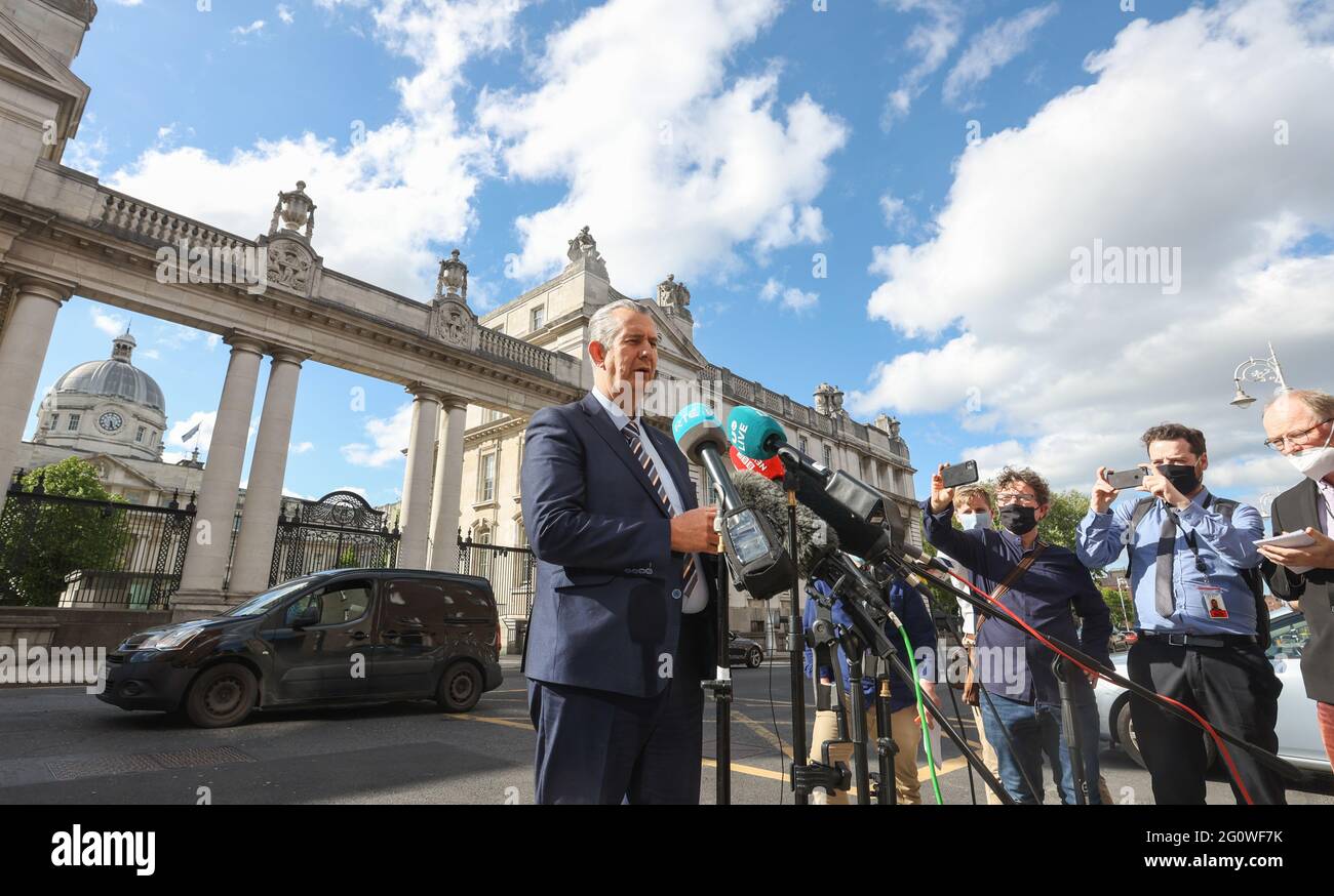 Dublin, Irlande, 3 avril 2016. Récemment élu leader du DUP Edwin Poots, s'adressant aux médias en dehors des bâtiments gouvernementaux à Dublin aujourd'hui avant sa première réunion avec Taoiseach Micheal Martin. Photo: Sam Boal / RollingNews.ie crédit: RollingNews.ie/Alamy Live News Banque D'Images